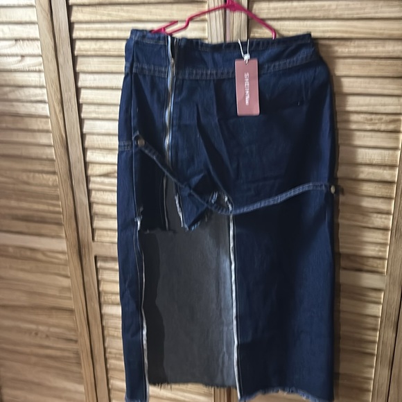 Raw Trim Asymmetrical Hem Denim Skirt - Picture 8 of 8